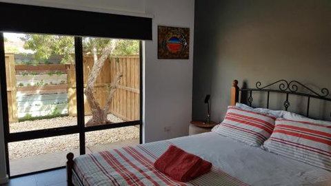 Red Ochre â€“ Large 1BR With Private Courtyard - Accommodation Perth 5