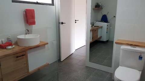 Red Ochre â€“ Large 1BR With Private Courtyard - Accommodation Perth 2