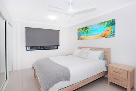 Unit 1 Phoenix Apartments Coolum Beach - Accommodation Perth 4