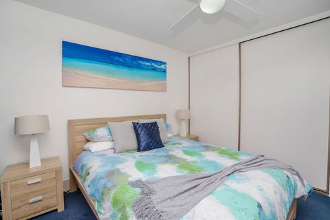 Beachside Views With Pool & Netflix - Accommodation Perth 5