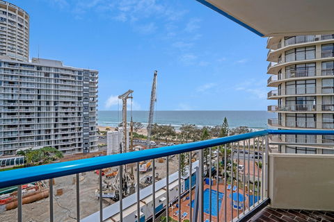 Beachside Views With Pool & Netflix - Accommodation Perth 6