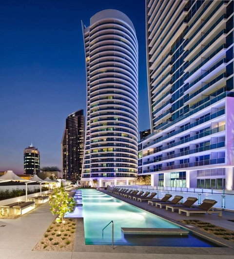 Luxurious Apartment Heart Of Surfers - Accommodation Perth 0