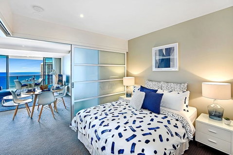 Luxurious Apartment Heart Of Surfers - Accommodation Perth 4