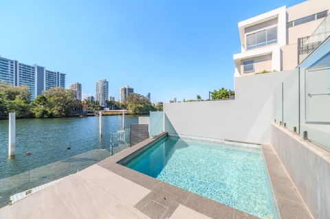 GC Private Homes - Waterfront Villas - Accommodation Perth 1
