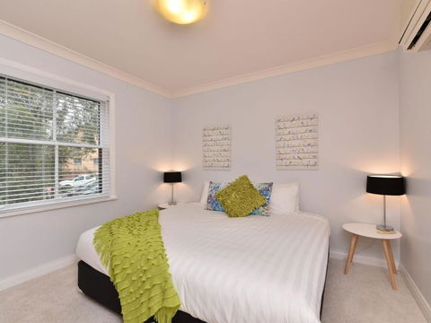 Villa Joie De Vie Located Within Cypress Lakes - Accommodation Perth 3
