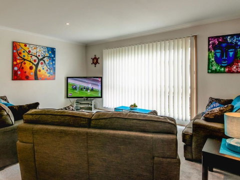 Colonnades - Accommodation Perth 6