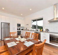 Kinloch Cottage renovated to new on Daisy Hill Vineyard - Accommodation Perth