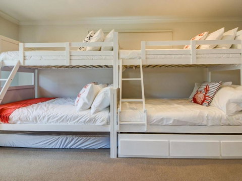One 20 Seven - Accommodation Perth 4