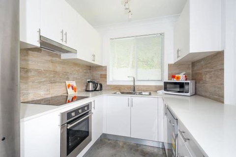 Salty Kisses Holiday House - Perth Resorts 4