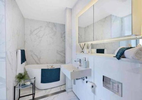 Stylish Penthouse With Views & Jacuzzi - Perth Resorts 3