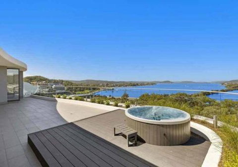 Stylish Penthouse With Views & Jacuzzi - Perth Resorts 5
