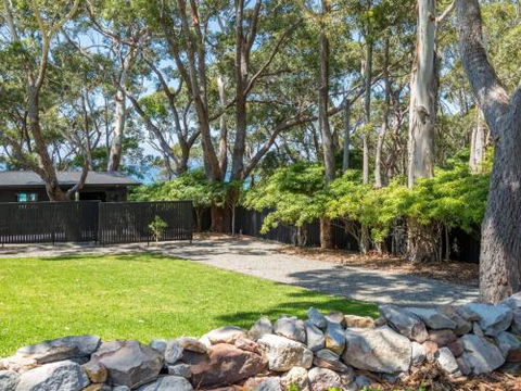 Black Shack On Hyams 4pm Check Out Sundays - Accommodation Perth 2