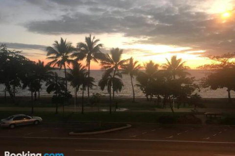 Townsville Strand Lighthouse Apartment 3 - Accommodation Perth 1