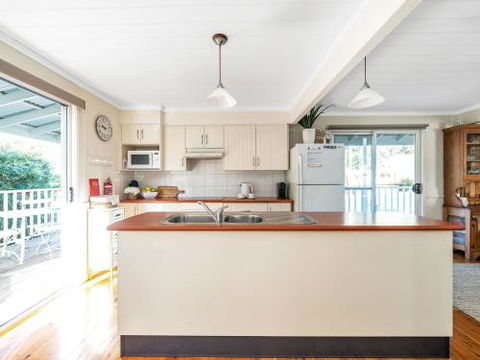 Mermaid Cottage At Hyams Beach 4pm Check Out Sundays - Perth Resorts 4