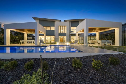 Luxury Canal Front Holiday House Raptor Pde Banksia Beach - Accommodation Perth 0