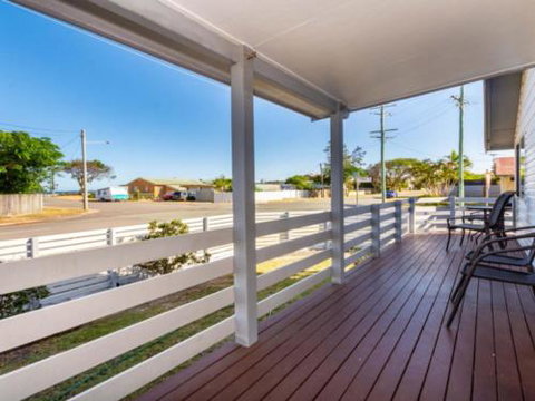 Dog Lovers Retreat Beachmere - Accommodation Perth 1