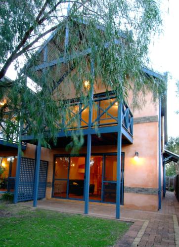 Beach Casa - Accommodation Perth 6