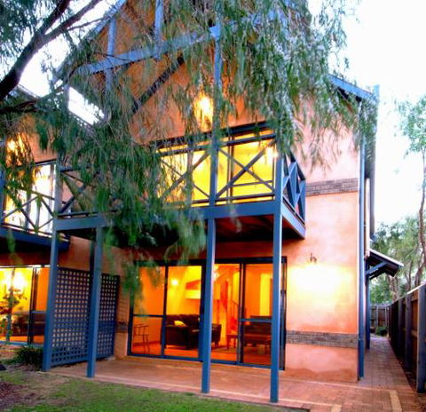 Beach Casa - Accommodation Perth 0