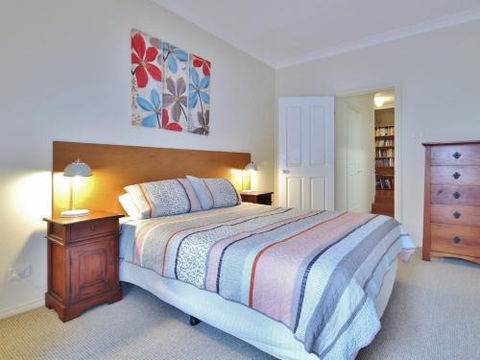 Black Wattle At Hyams Beach 4pm Check Out Sundays - Accommodation Perth 3
