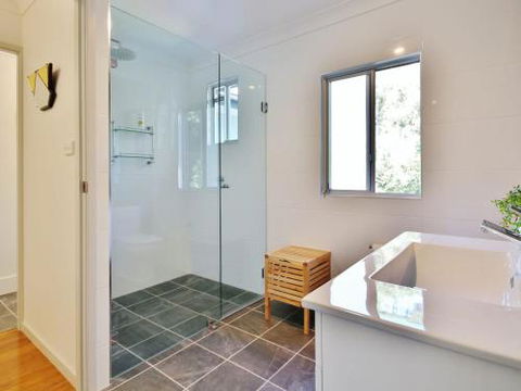 Elaine At Hyams 4pm Check Out Sundays - Accommodation Perth 1