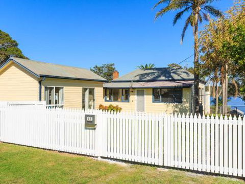 On Golden Ponds At Erowal Bay 4pm Check Out Sundays - Accommodation Perth 3