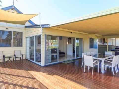 On Golden Ponds At Erowal Bay 4pm Check Out Sundays - Accommodation Perth 6