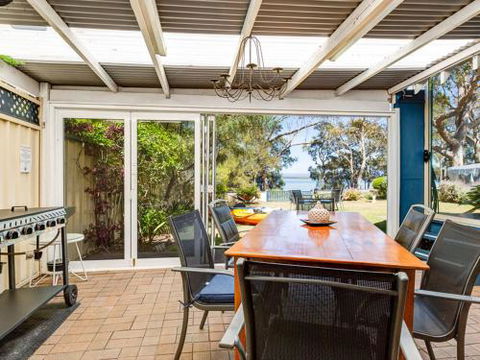 SORRENTO LAKESIDE Sanctuary Point 4pm Check Out Sundays - Accommodation Perth 2