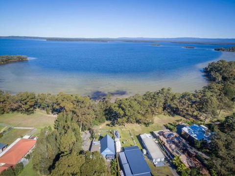 SORRENTO LAKESIDE Sanctuary Point 4pm Check Out Sundays - Accommodation Perth 0