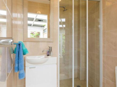 SORRENTO LAKESIDE Sanctuary Point 4pm Check Out Sundays - Accommodation Perth 4