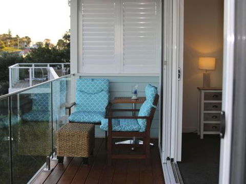 WHALE WATCH FOR FOUR Gerringong 4pm Check Out Sundays - Perth Resorts 2