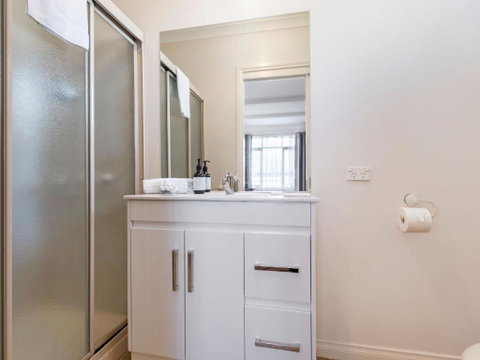 Bloom On Sackville Opt1 - Accommodation Perth 5