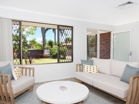 April 19 4 Bedroom Home On Canal With Pool Pontoon Aircon & WiFi! - Perth Resorts 4