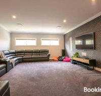 Wentworth Estate 5 Bedroom Luxury Home Sleeps 12 - Perth Resorts