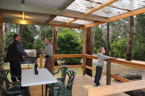 Lakes Entrance Log Cabins - Accommodation Perth 2