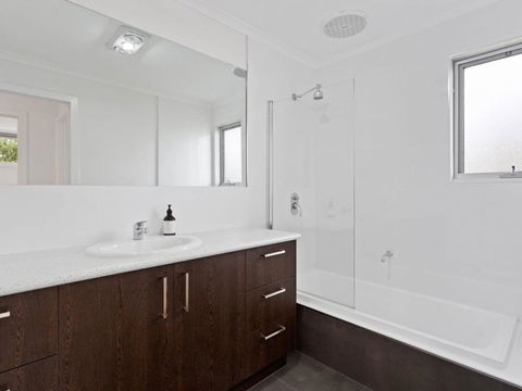 NORMANBY Coastal FREE WIFI & NETFLIX - Accommodation Perth 6