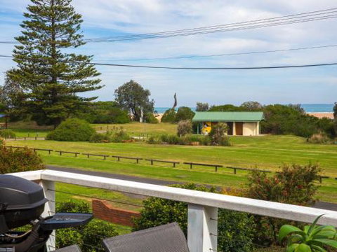 Arklow I Pet Friendly With Ocean Views - Perth Resorts 3