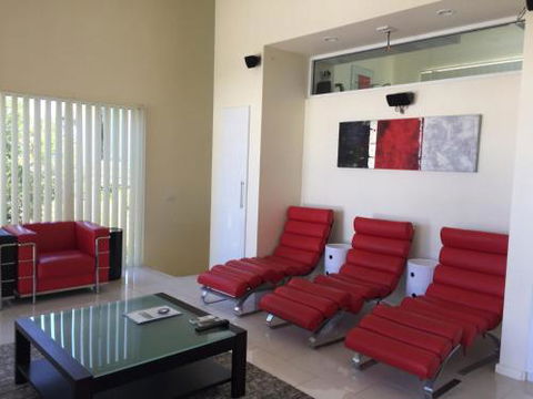 The White House Sandy Point - Perth Resorts 5