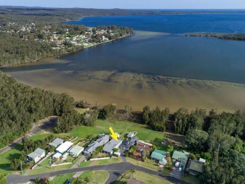 VINCES LANDING OLD EROWAL BAY 4pm Check Out Sundays - Perth Resorts 0
