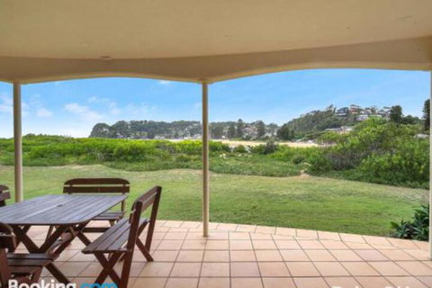 Beachfront Delight 14b Bareena Avenue - Accommodation Perth 6