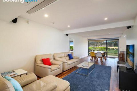 Beachfront Delight 14b Bareena Avenue - Accommodation Perth 3