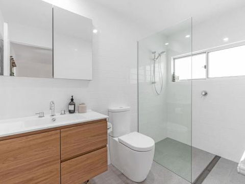 MOBYS At HYAMS Hyams Beach 4pm Check Out Sundays - Accommodation Perth 2