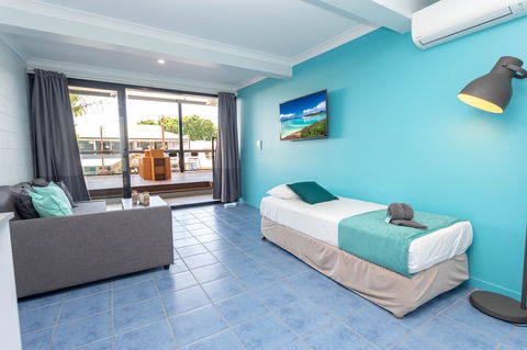 Airlie Sun & Sand Accommodation 2 - Accommodation Perth 4