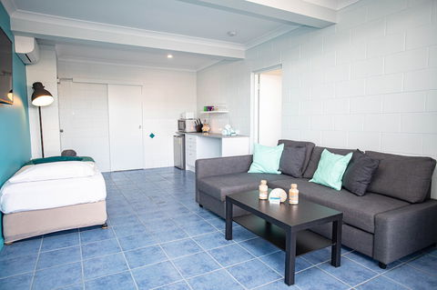 Airlie Sun & Sand Accommodation 2 - Accommodation Perth 1