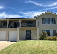 Ocean House at Mollymook - Accommodation Perth