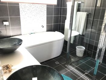 Ocean House At Mollymook - Accommodation Perth 3