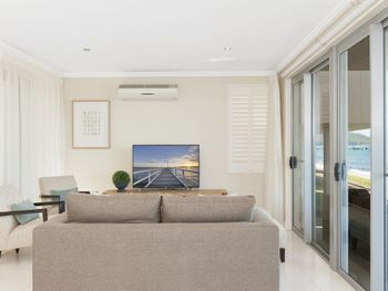 Soldiers Point Road 2 163 Seaside Splendour - Accommodation Perth 0