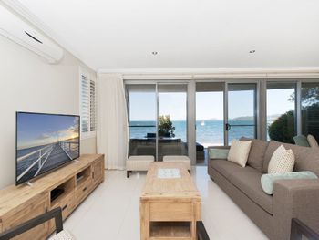 Soldiers Point Road 2 163 Seaside Splendour - Accommodation Perth 2