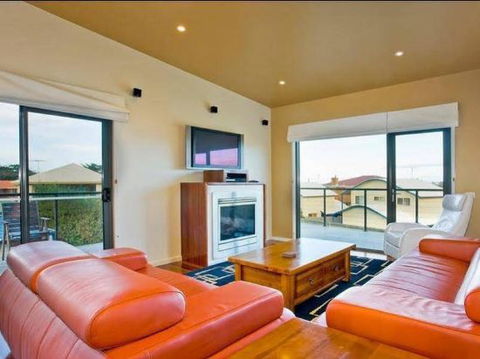 Holiday Great Ocean Road â€“ Apollos - Accommodation Perth 0