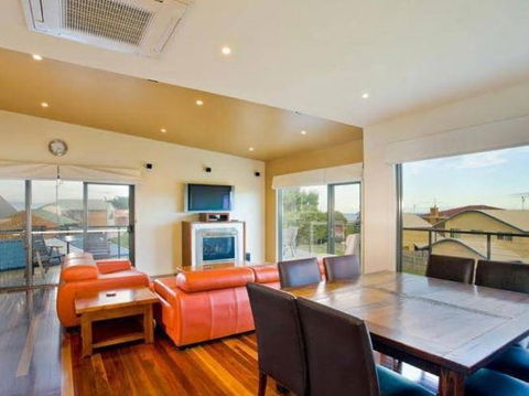 Holiday Great Ocean Road â€“ Apollos - Accommodation Perth 1