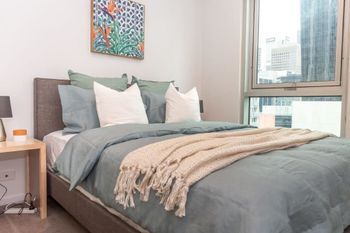 Melbourne City Apartment With Parking - Perth Resorts 2